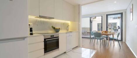 Køleskab, ovn, kogeplade, opvaskemaskine