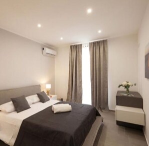 2 bedrooms, desk, iron/ironing board, WiFi
