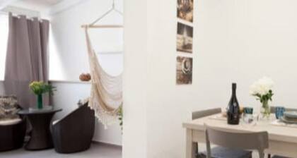 HOLIDAY HOUSE AERIAL SCREW