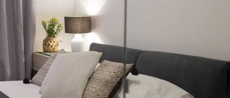 2 室のベッドルーム、アイロン / アイロン台、WiFi、ベッドシーツ