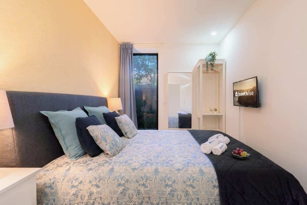 1 habitación, tabla de planchar con plancha, wifi y ropa de cama 