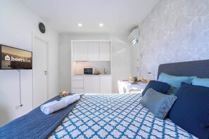 1 habitación, tabla de planchar con plancha, cuna de viaje y wifi 