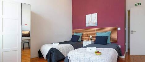 1 habitación, tabla de planchar con plancha, wifi y ropa de cama