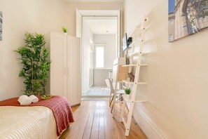 1 chambre, fer et planche à repasser, lit parapluie, Wi-Fi