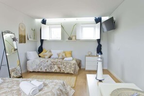 3 chambres, fer et planche à repasser, Wi-Fi, draps fournis