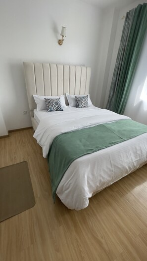 2 chambres, fer et planche à repasser, Wi-Fi, draps fournis