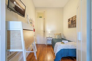 8 quartos, ferros/tábuas de passar roupa, berço de viagem, Wi-Fi