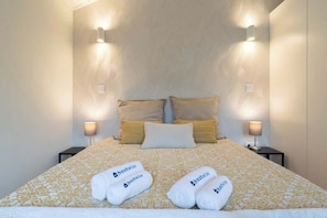 2 quartos, ferros/tábuas de passar roupa, Wi-Fi, roupa de cama