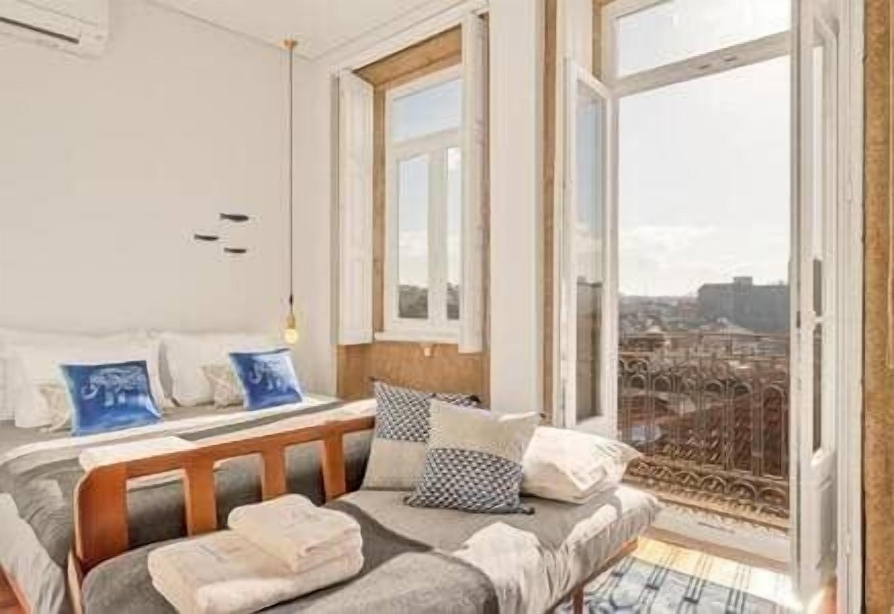 4 makuuhuonetta, silitysrauta/-lauta, vauvan matkasänky, Wi-Fi