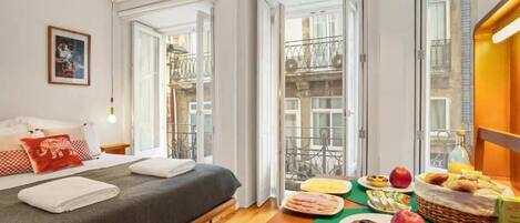 7 chambres, fer et planche à repasser, lit de bébé portatif, Wi-Fi