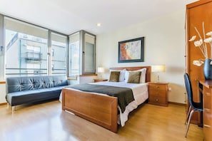 4 dormitorios, tabla de planchar con plancha, wifi y ropa de cama
