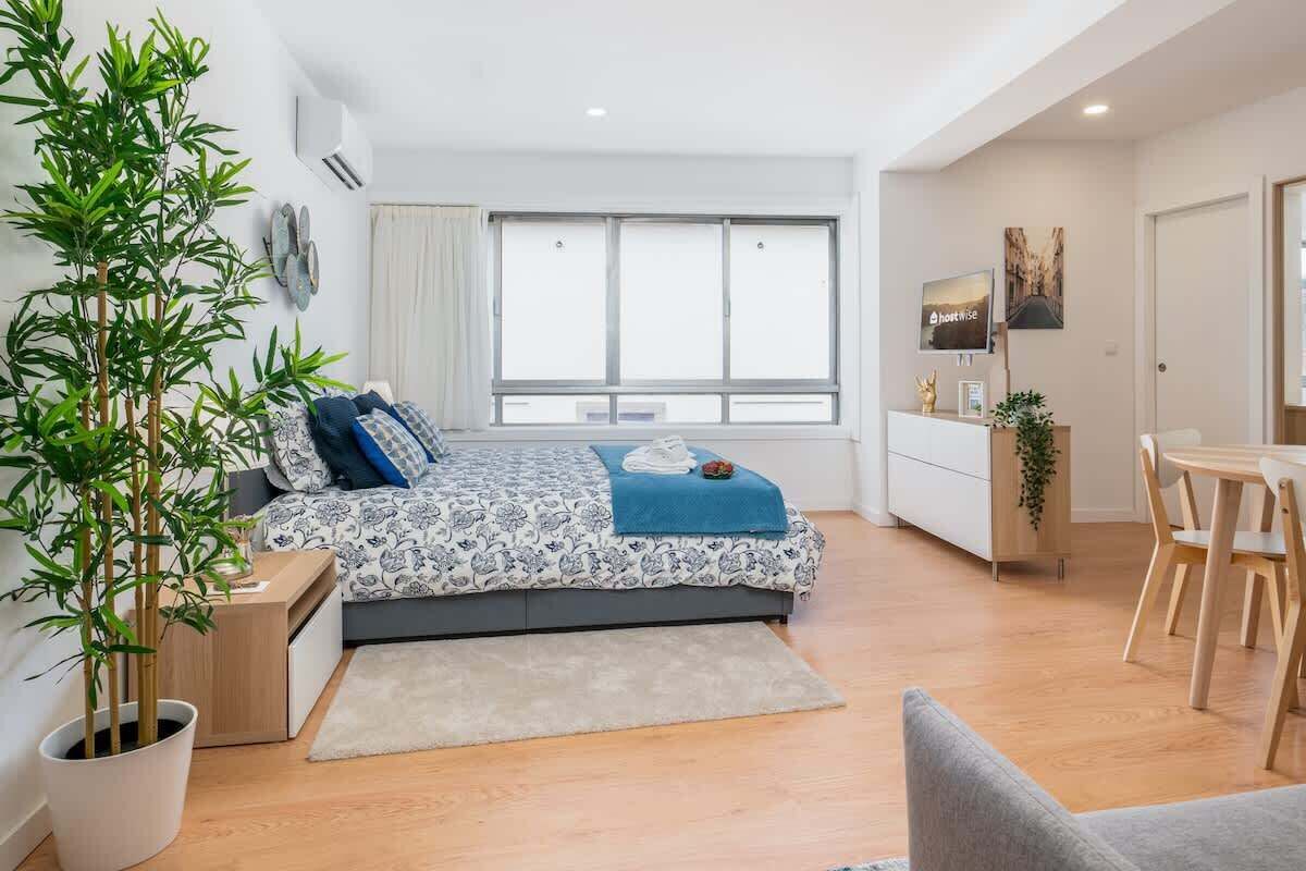 2 多间卧室、熨斗/熨衣板、WiFi、床单