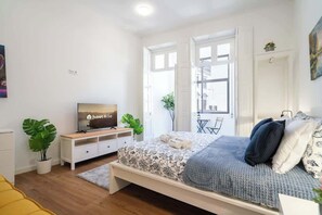 4 habitaciones, tabla de planchar con plancha, wifi y ropa de cama 