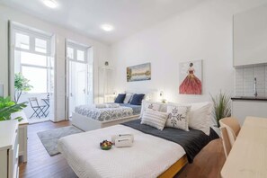 4 habitaciones, tabla de planchar con plancha, wifi y ropa de cama 