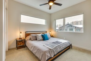 3 多间卧室、办公桌、熨斗/熨衣板、旅行婴儿床