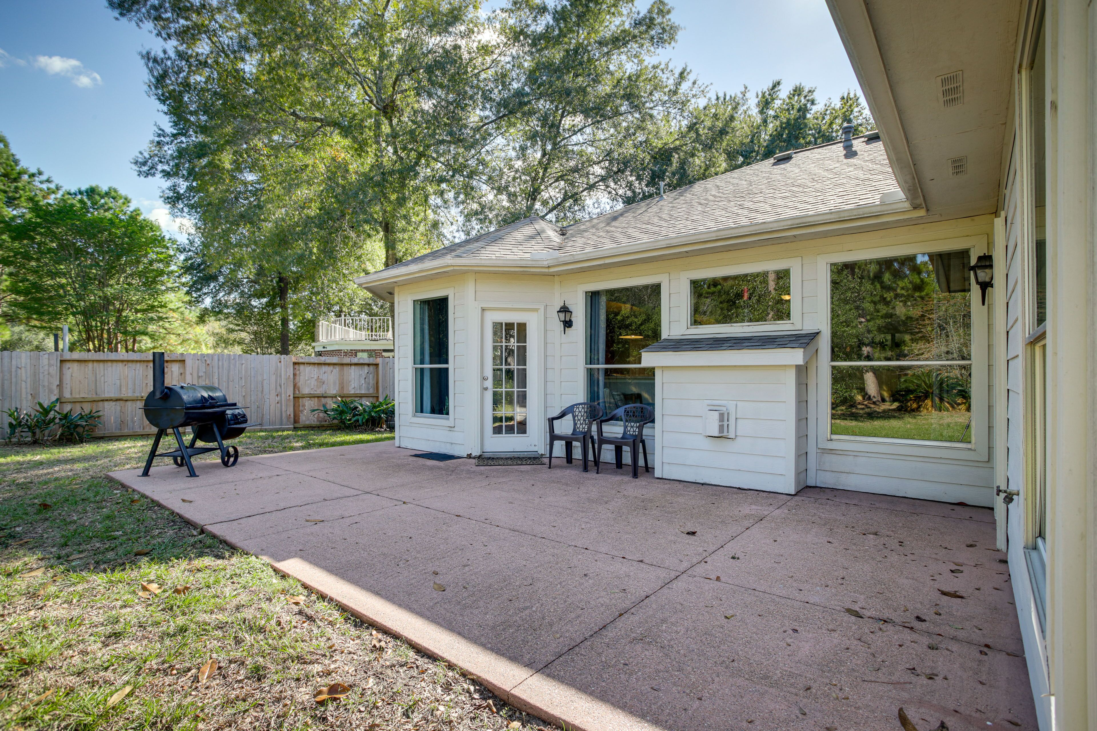 Humble Home w/ Game Room, Near Deerbrook Mall!