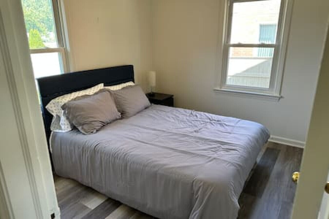 3 habitaciones, escritorio, tabla de planchar con plancha y wifi 