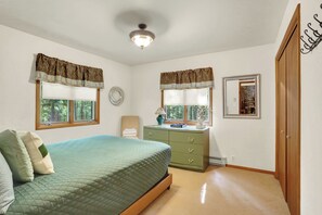 4 bedrooms, bed sheets