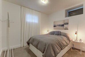 2 bedrooms, desk, iron/ironing board, travel cot