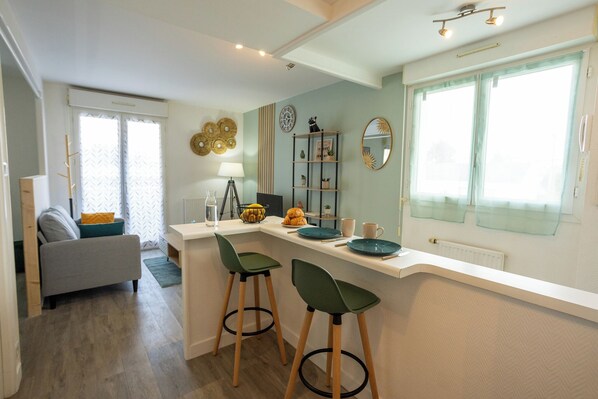 Dining - 💎le Zéphyr - Tout Équipé - Wifi - Parking Gratuit💎 (Saint-Nazaire)