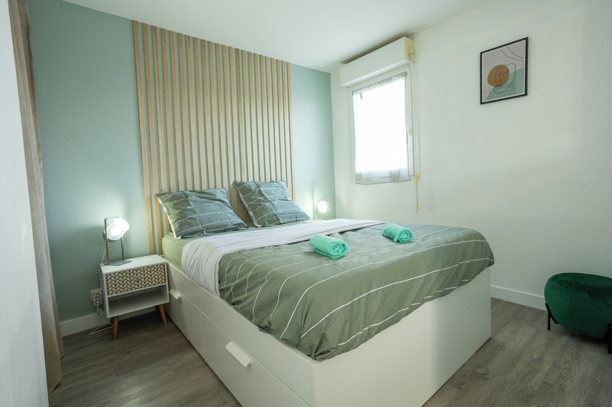 Fer et planche à repasser, Wi-Fi gratuit, draps fournis