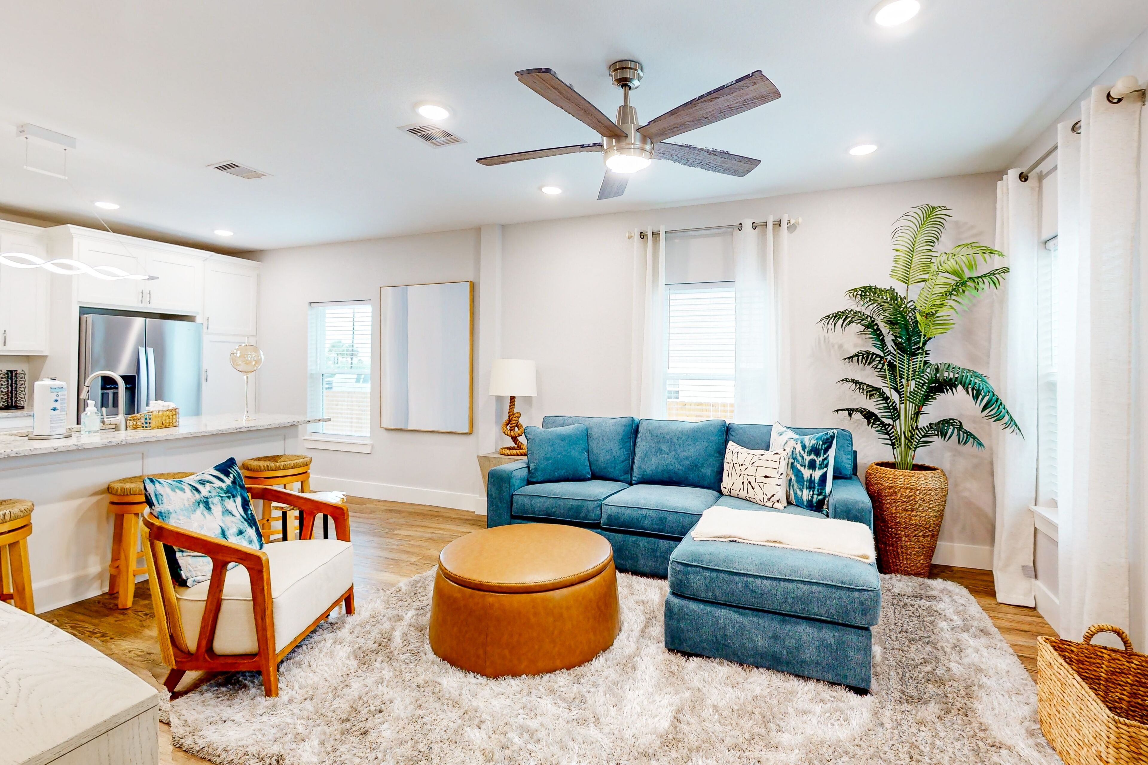 Spacious coastal home with Air Hockey, enclosed yard, W/D, & AC - dog-friendly