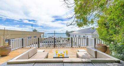 Silver Sands, 29 Victoria Pde water views and across the road to the water