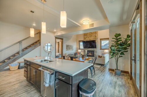 NEW! Luxury Blackstone 3bdrm Condo in Canyons Village