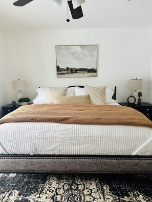 2 chambres, fer et planche à repasser, Wi-Fi, draps fournis