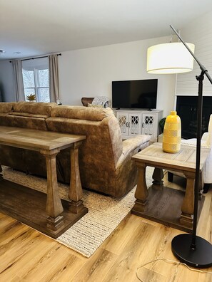 Living area - Prairie View Townhome (Lawrence)