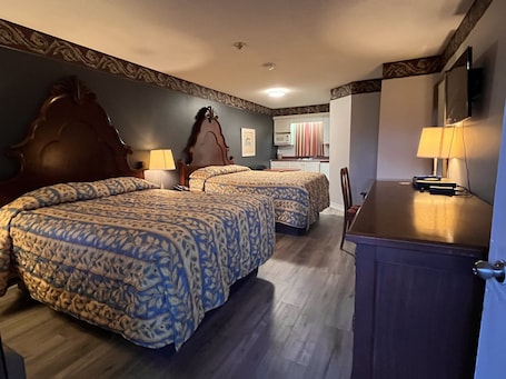 Escritorio, wifi gratis y ropa de cama . Fenelon Inn