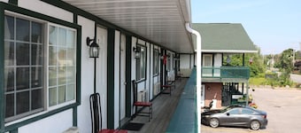 Fenelon Inn