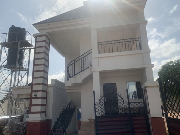 20 bars/lounges - AGEHO Hotels (Ogoja)