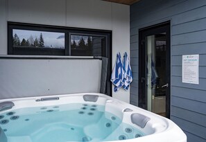 Terrace/patio - Hemlock Hangout By Revelstoke Vacations (Revelstoke)