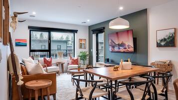 Leilighet | Oppholdsområde | En 40-tommers Flatskjerm-TV med kabel-kanaler