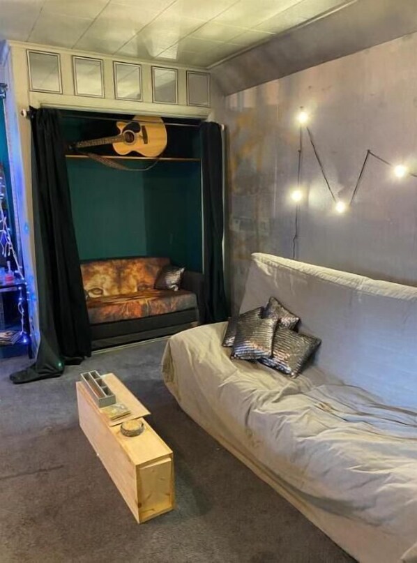 Living area - Artist’s Bohemian Retreat (Pittsburgh)
