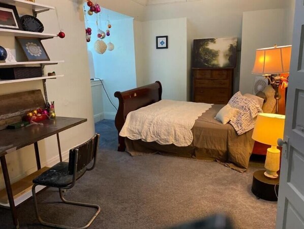 1 chambre, fer et planche à repasser, Wi-Fi, draps fournis