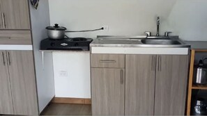 Fridge, microwave, coffee/tea maker, electric kettle - Charming Village12 mnts driving from the airport, 20 mnts walking to the beaches (Santa Marta)