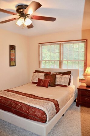 4 bedrooms, WiFi, bed sheets - Harbor Springs, Lake Cumberland Cabin (Jamestown)