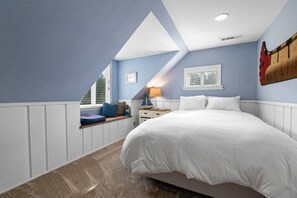 4 bedrooms, desk, travel cot, WiFi