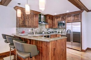 Refrigerador, microondas, horno, cafetera/tetera