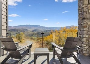 Property grounds - 2 BD New Luxury Condo- Outdoor Pool-Sleeps 6- Free TICKETS (Gatlinburg)