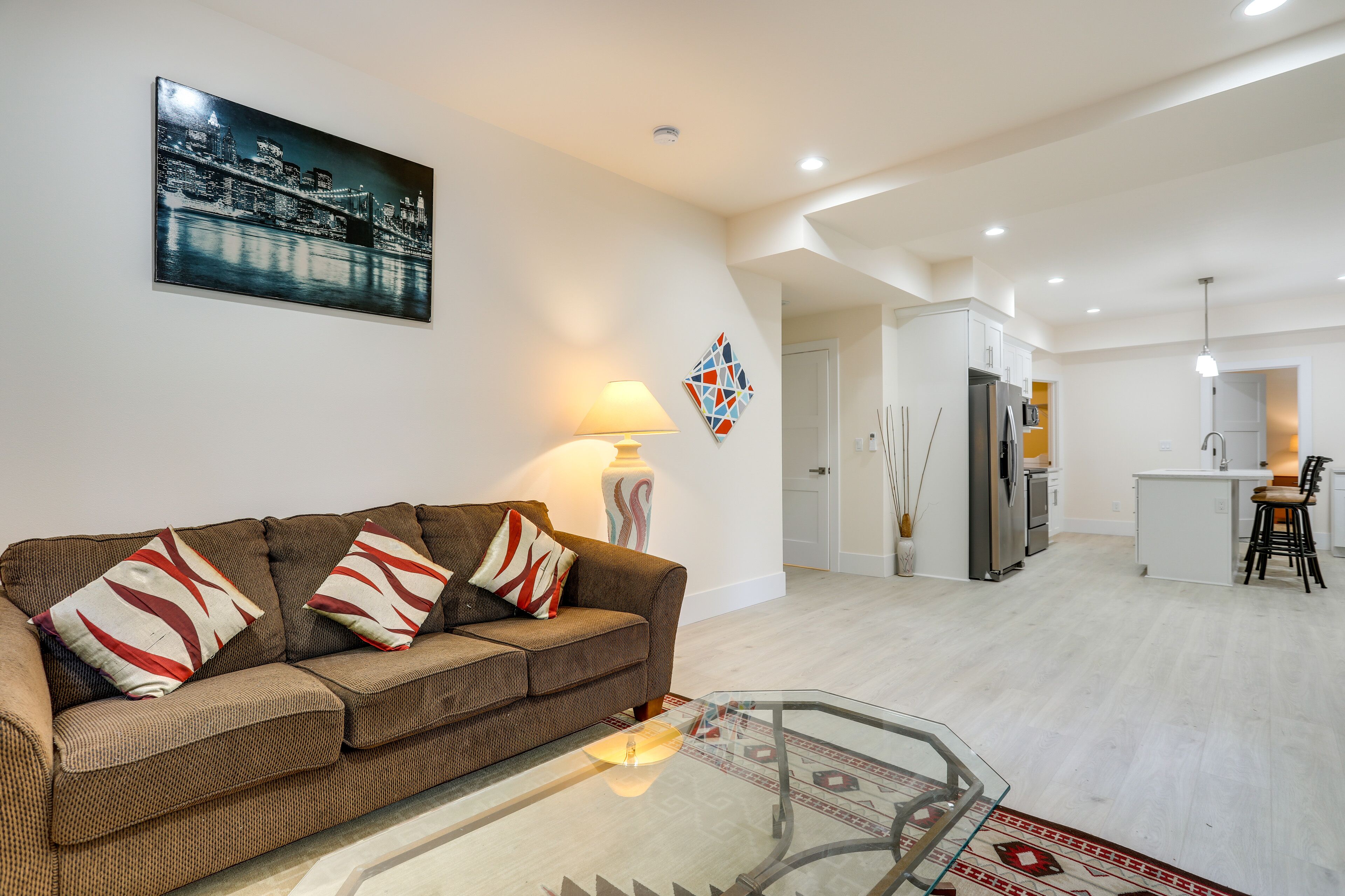 Modern Bellevue Home: 10 Mi to Downtown Seattle!