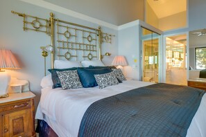 3 bedrooms, iron/ironing board, Internet, bed sheets - Lake Tahoe Gem w/ Furnished Deck & Water Views! (Incline Village)
