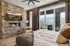 3 slaapkamers, een strijkplank/strijkijzer, gratis wifi, beddengoed