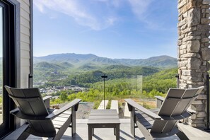Property grounds - 3 BD| Pool & Mountain View| Sleeps 8| Luxury Condo| $1000 Free Tickets (Gatlinburg)