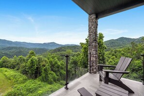 Terrace/patio - Stylish Modern 3 BR Condo + Views (Gatlinburg)
