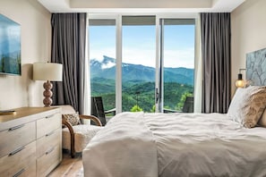 3 bedrooms, free WiFi, wheelchair access - Stylish Modern 3 BR Condo + Views (Gatlinburg)