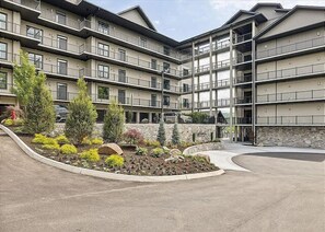 Exterior - 2 BD| Pool & Mountain View| Sleeps 6| Gatlinburg Rental| $1000 Free Tickets (Gatlinburg)