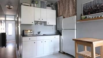 Réfrigérateur, micro-ondes, four